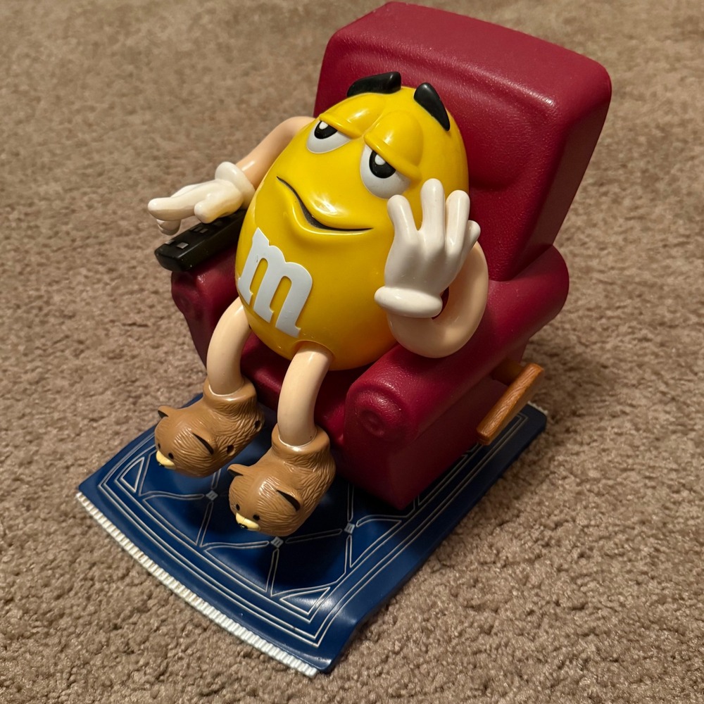 Vintage M&M's Yellow Character Recliner Chair Candy Dispenser Bear Slippers 8"